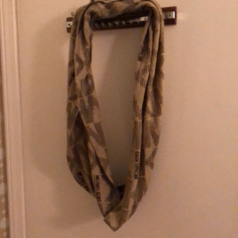 Infinity scarf